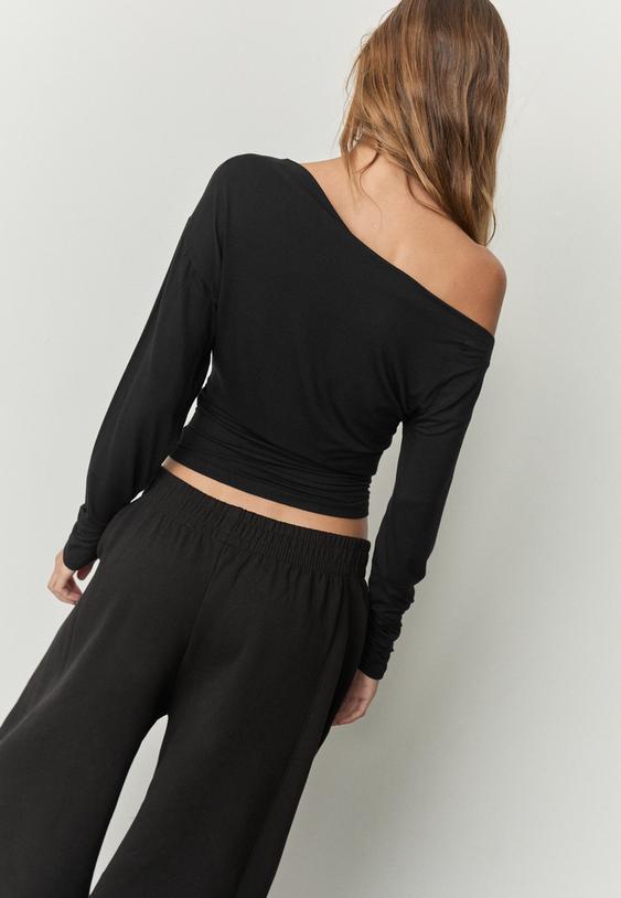 camisola de gola assimetrica