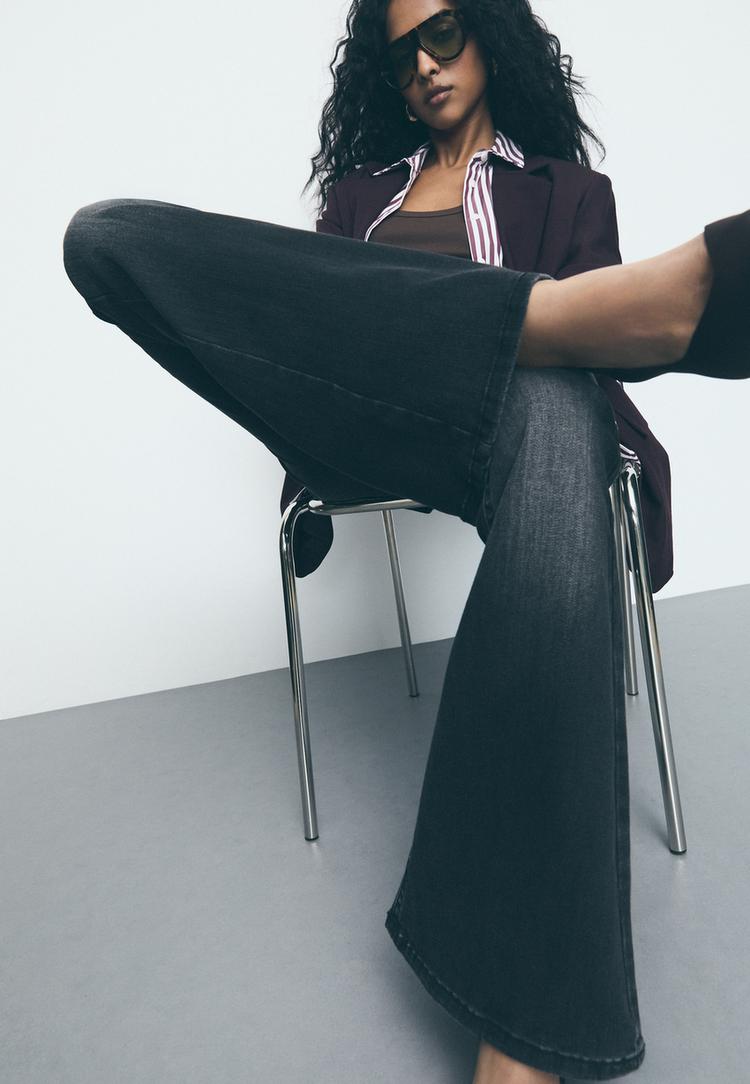 d04 low rise flared jeans