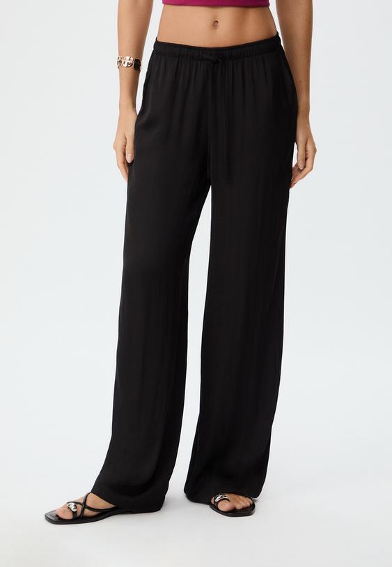 pantaloni lunghi fluidi satinati