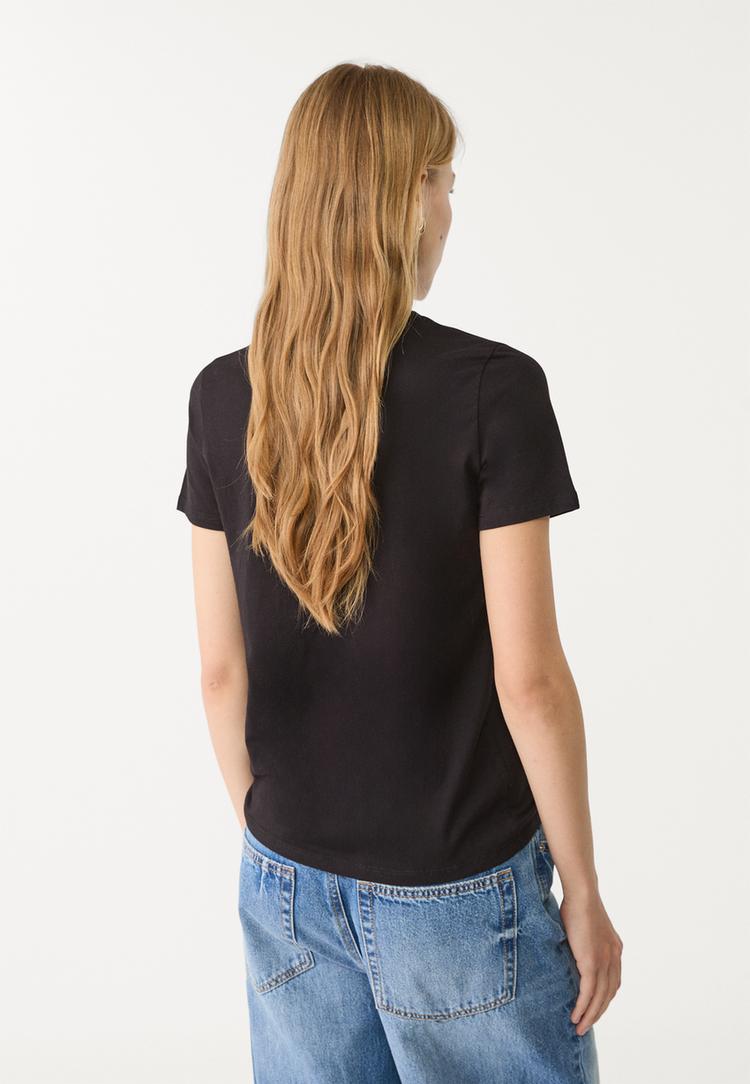 camiseta bordados y brillos