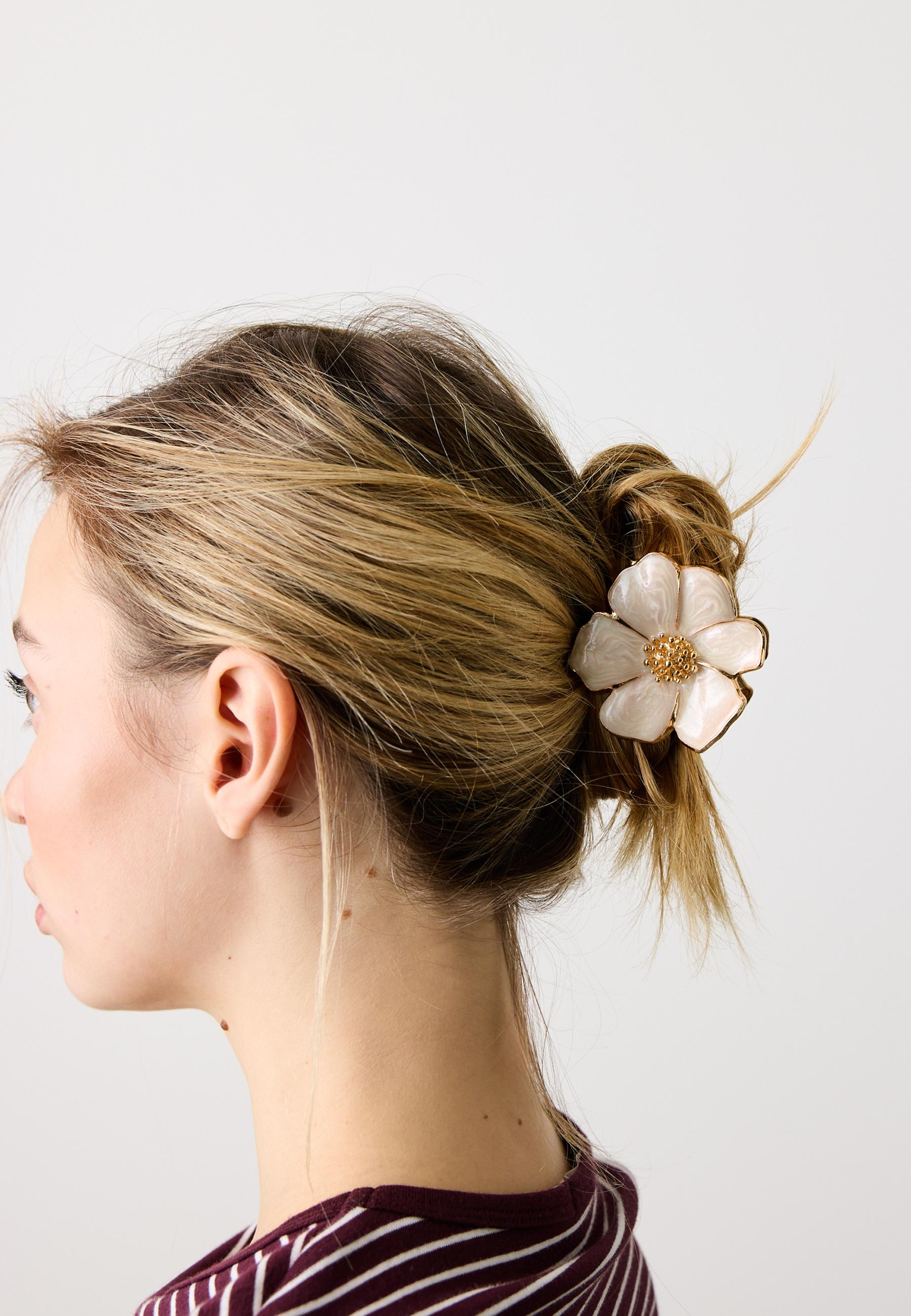Metal flower hair clip — Ecru