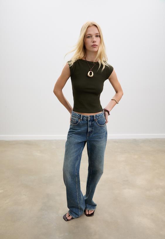 basic-t-shirt-mit-bateau-ausschnitt