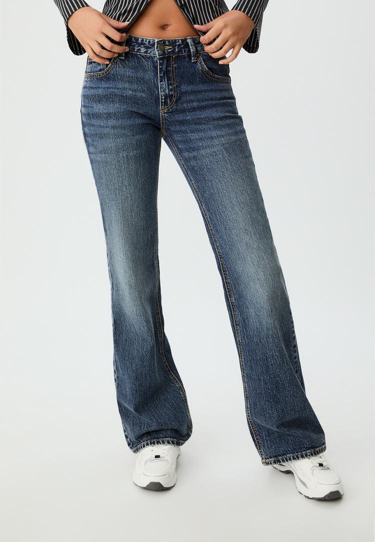 Stradivarius Jeans Bootcut Fit Talie Joasă Efect Prespălat Denim Albastru Mediu Deschis 38