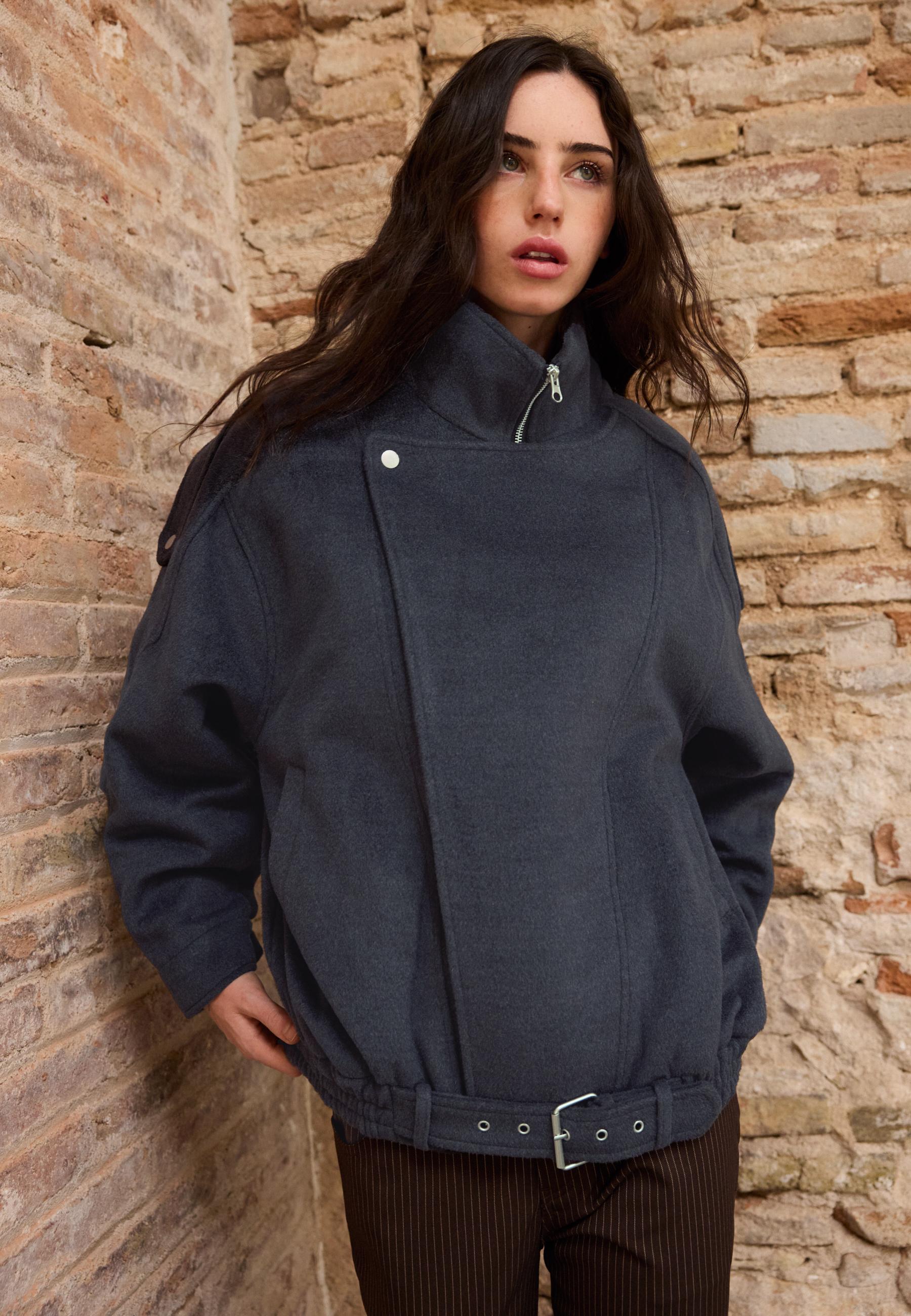 Giubbotto con cintura e patta - Moda da donna | Stradivarius Italia