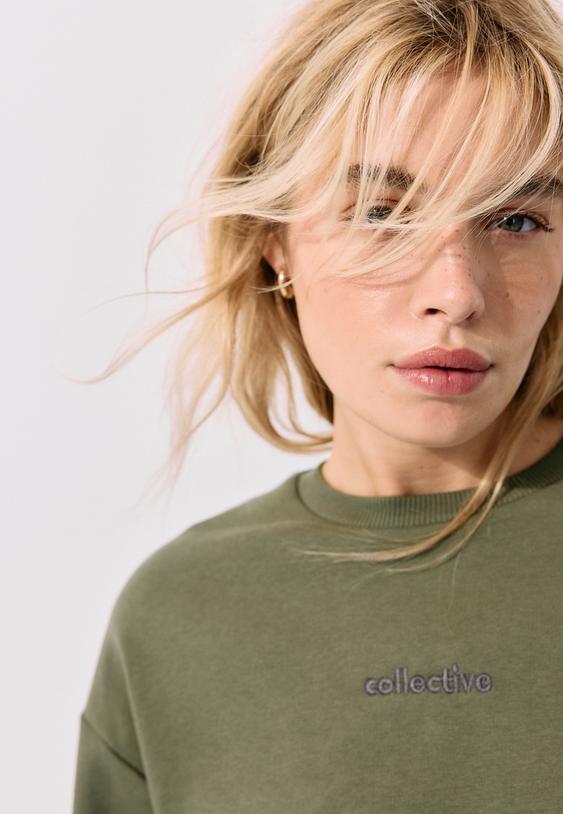 sudadera cropped globo