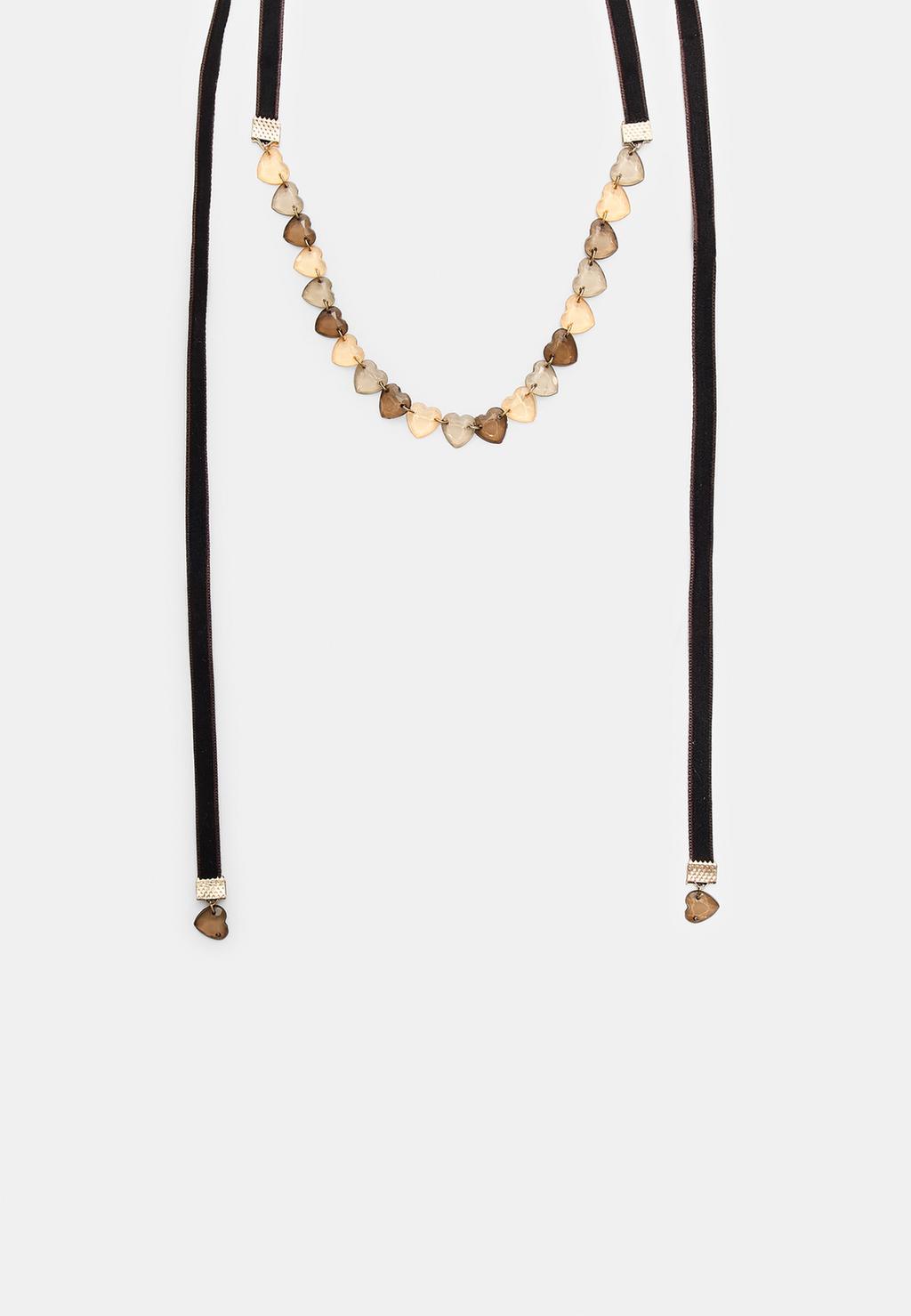 Zamatový choker so srdiečkami