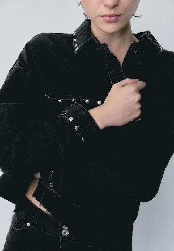 surchemise courte en jean a clous