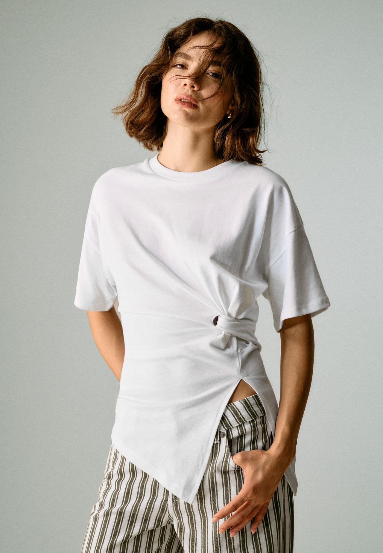 Short sleeve T-shirt with knot — Ecru