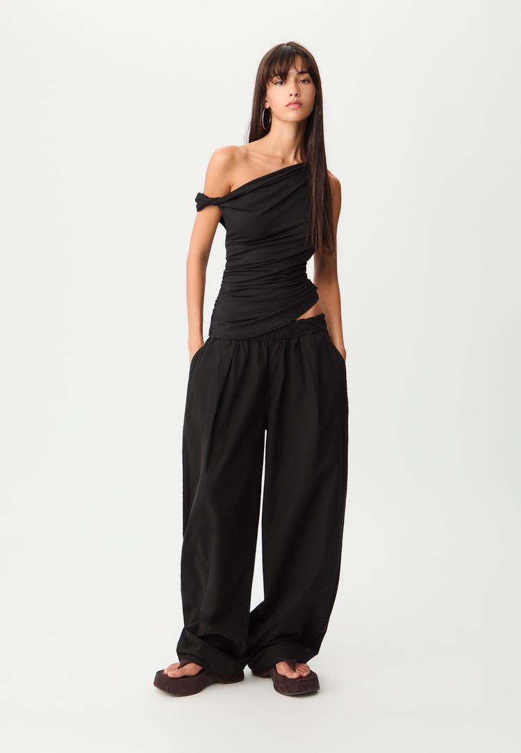 Stradivarius Asymetrický Top S Puntíky Black M