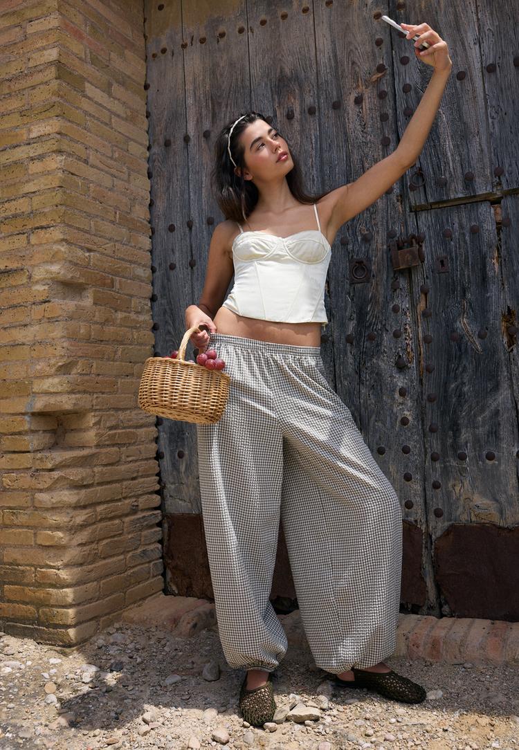 pantalon volumen estampado cuadros