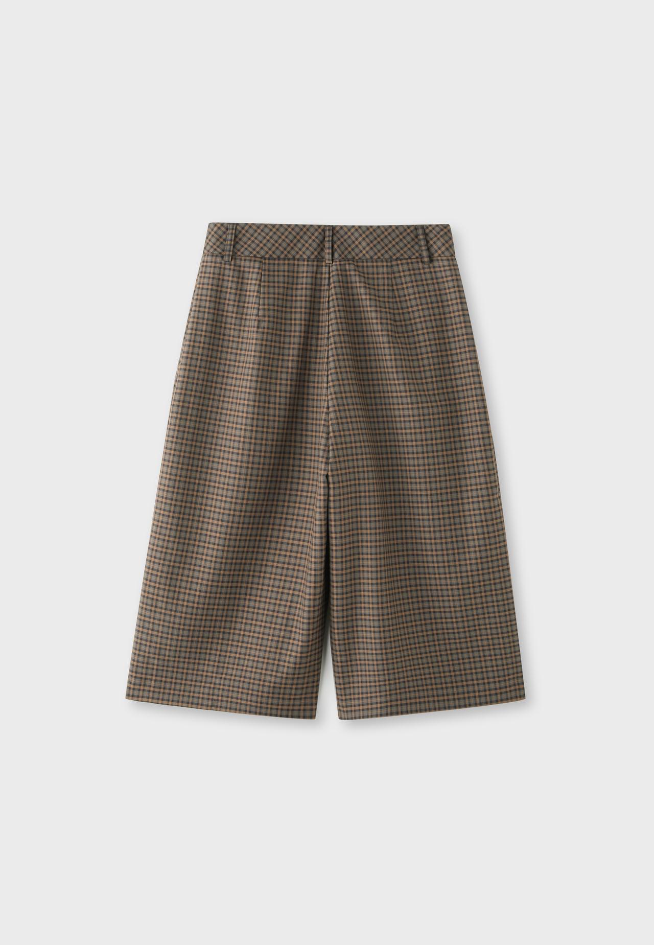 Tailored checked crossover-waist Bermuda shorts — Beige