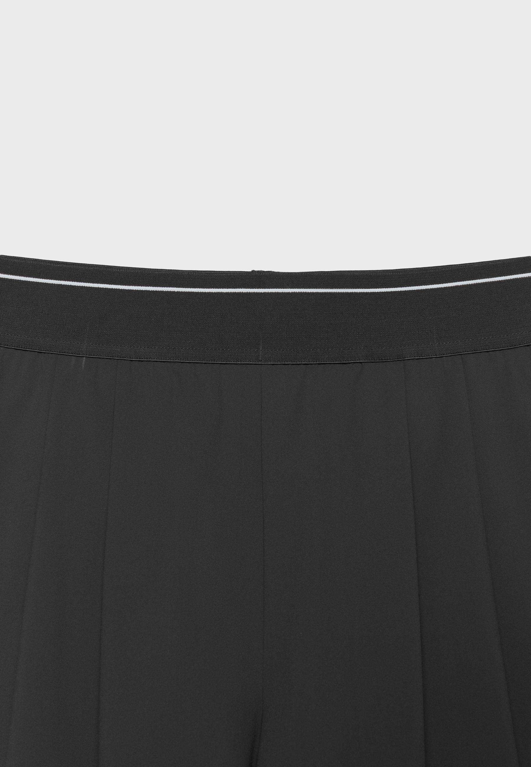 Smart shorts with elasticated waistband — Black
