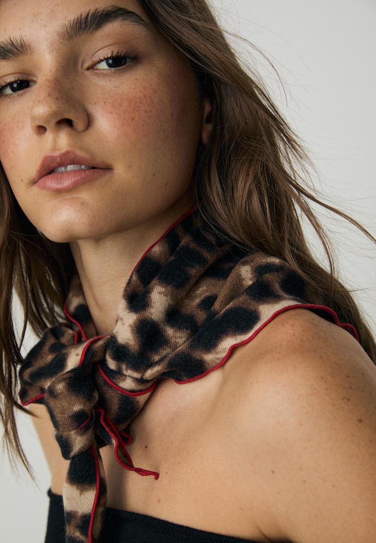 panuelo triangular leopardo
