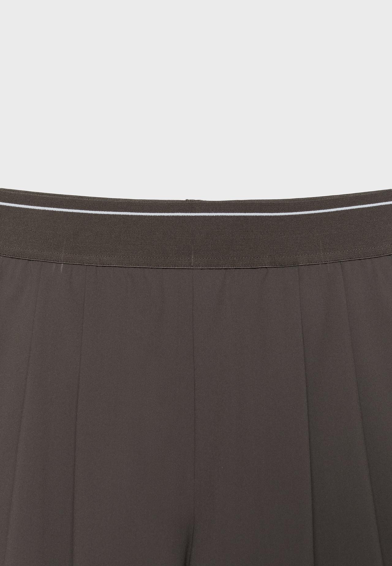 Smart elasticated waist shorts — Brown