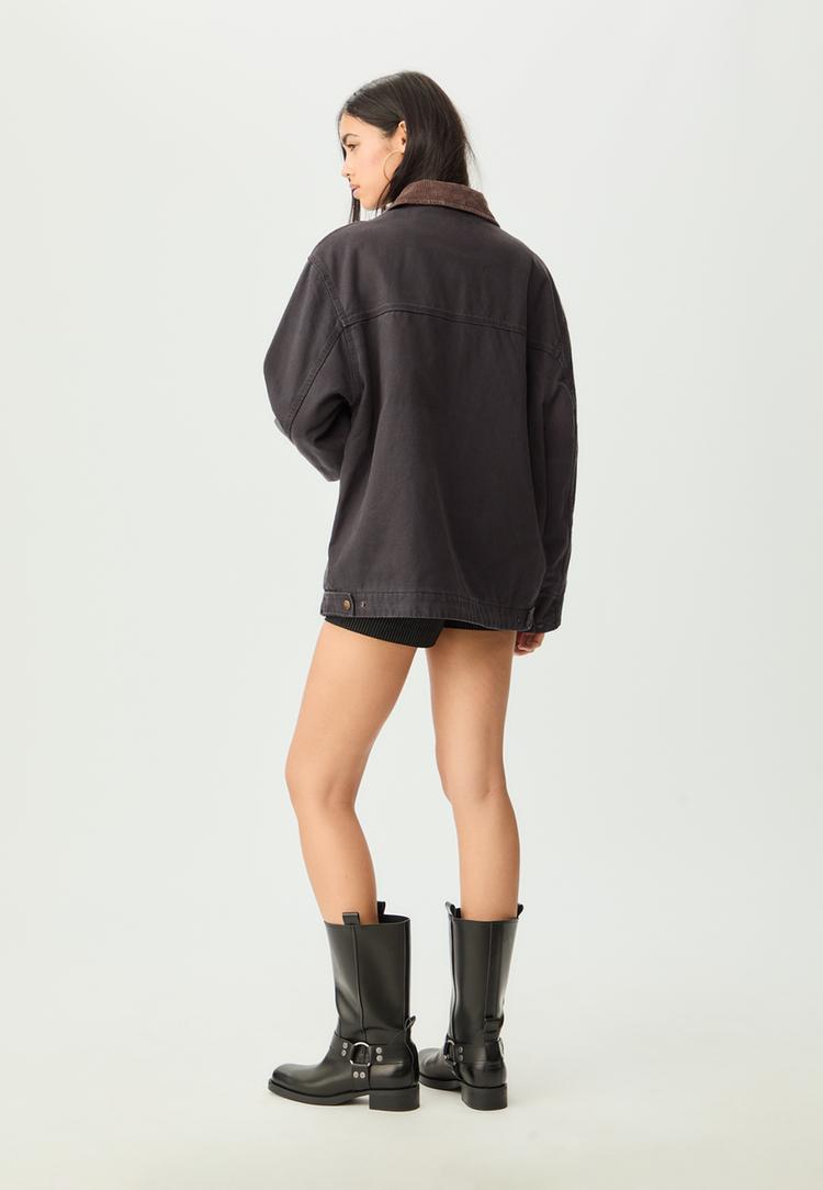 cazadora bolsillos cuello combinado