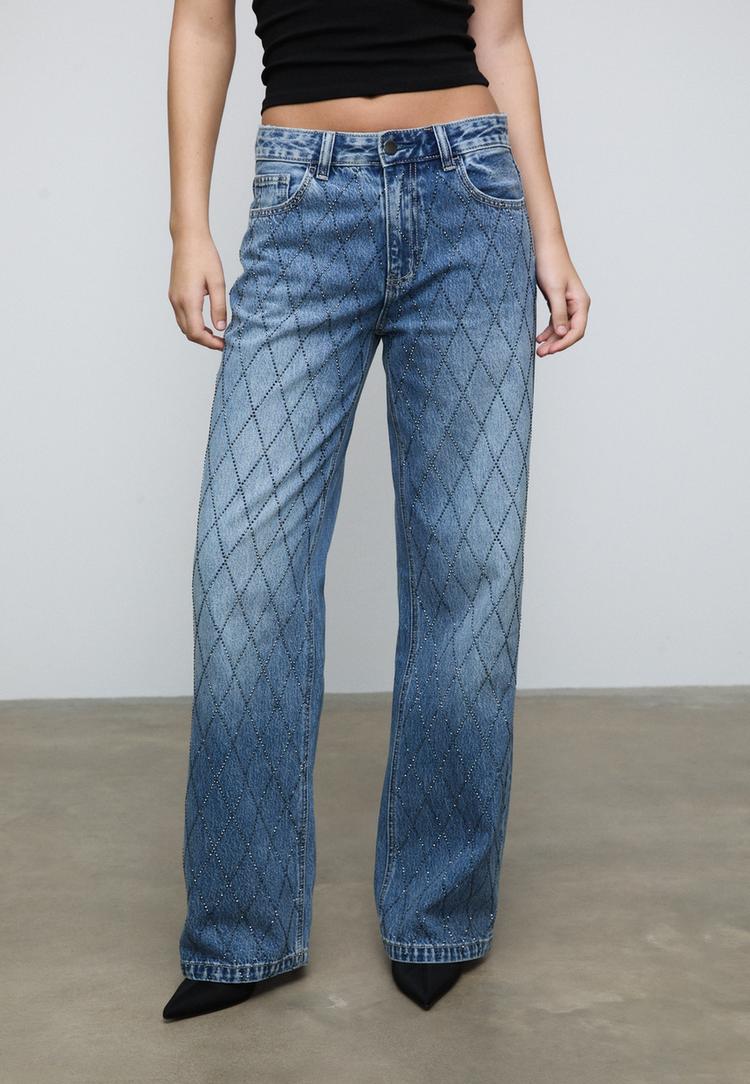 jeans con brillantini a forma di diamante