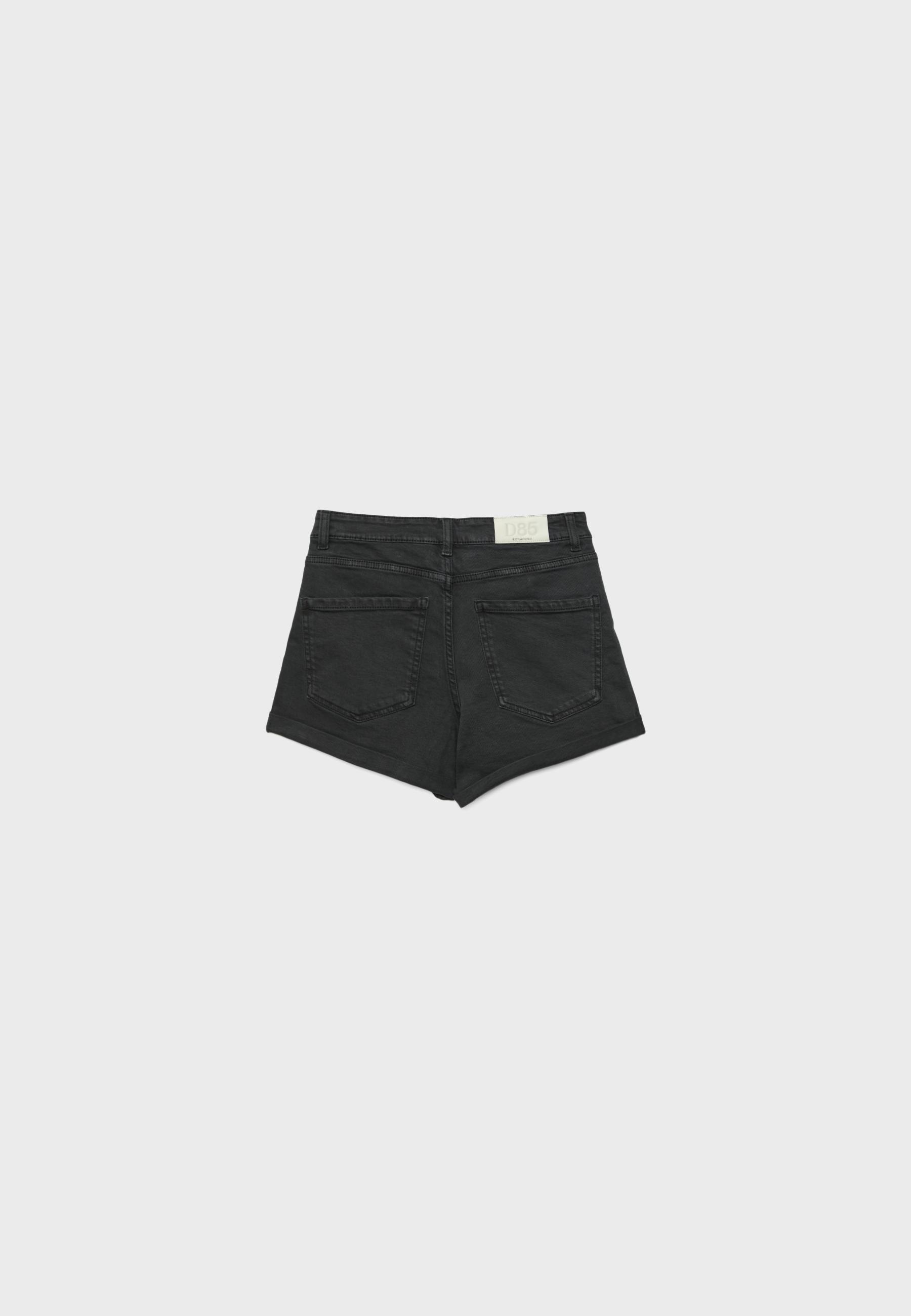 Slim fit mom shorts — Black