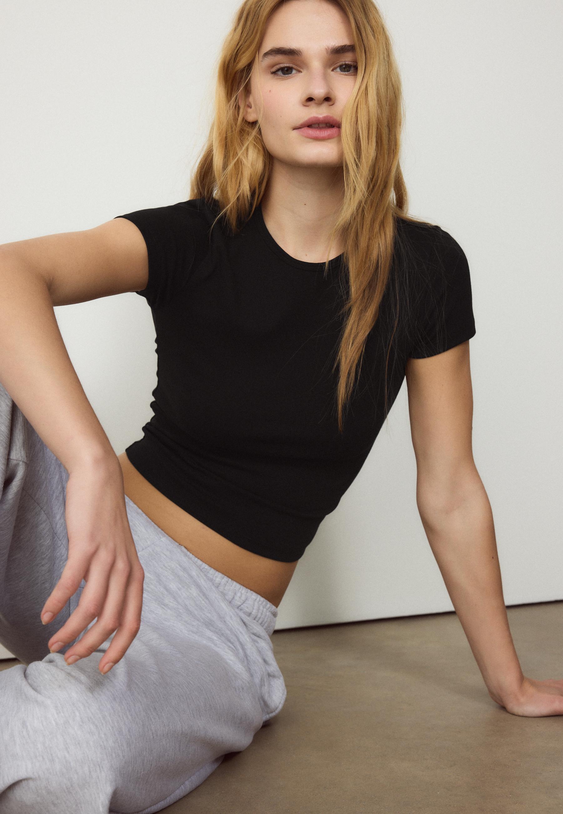 Basic dar kesim tişört