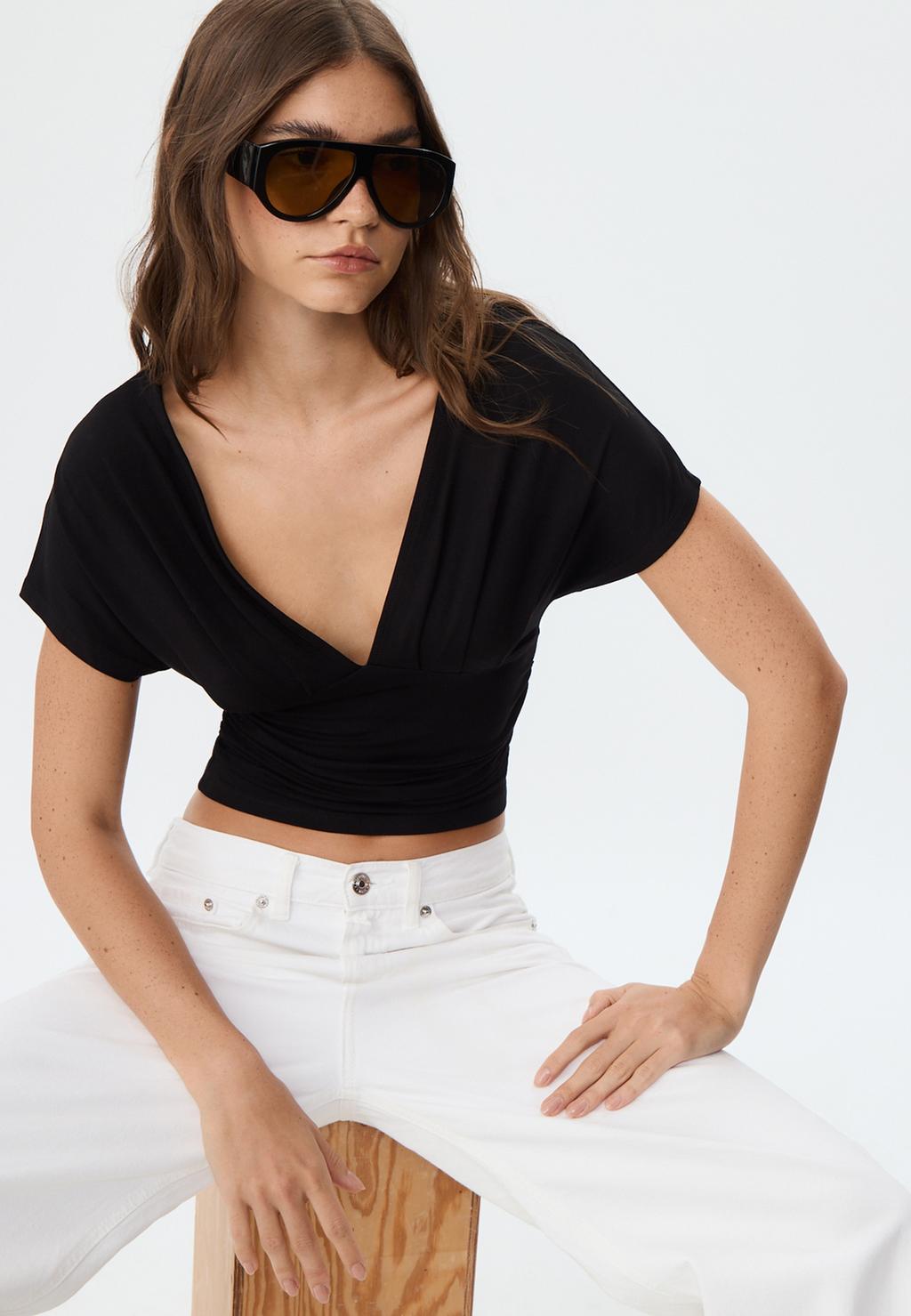 Bluzka marszczona z dekoltem w serek