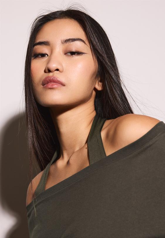 t shirt de manga curta com decote barco e folhos