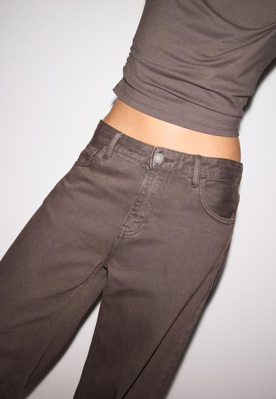 jeans-mit-weitem-bein