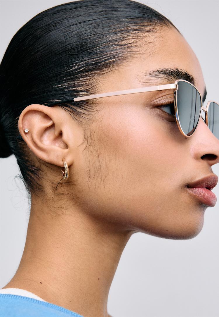 Stradivarius Μεταλλικα Γυαλια Ηλιου Με Ευθεια Επανω Γραμμη Μπλε Os φωτογραφία