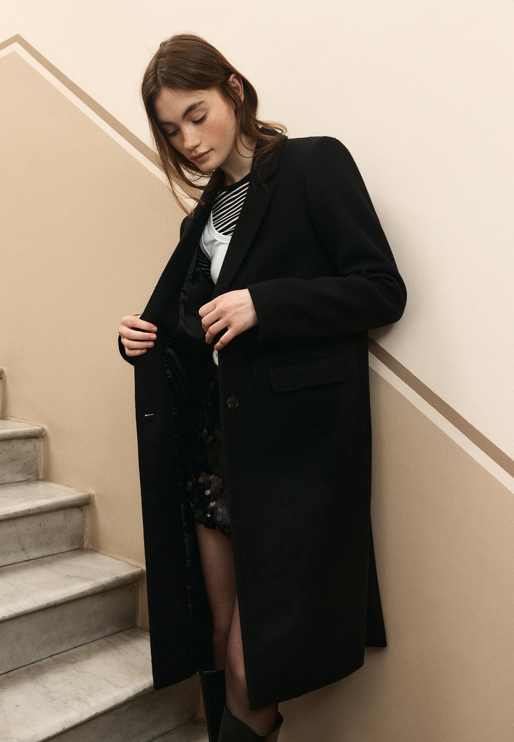 Yumuşak Dokulu Düğmeli Midi Kaban