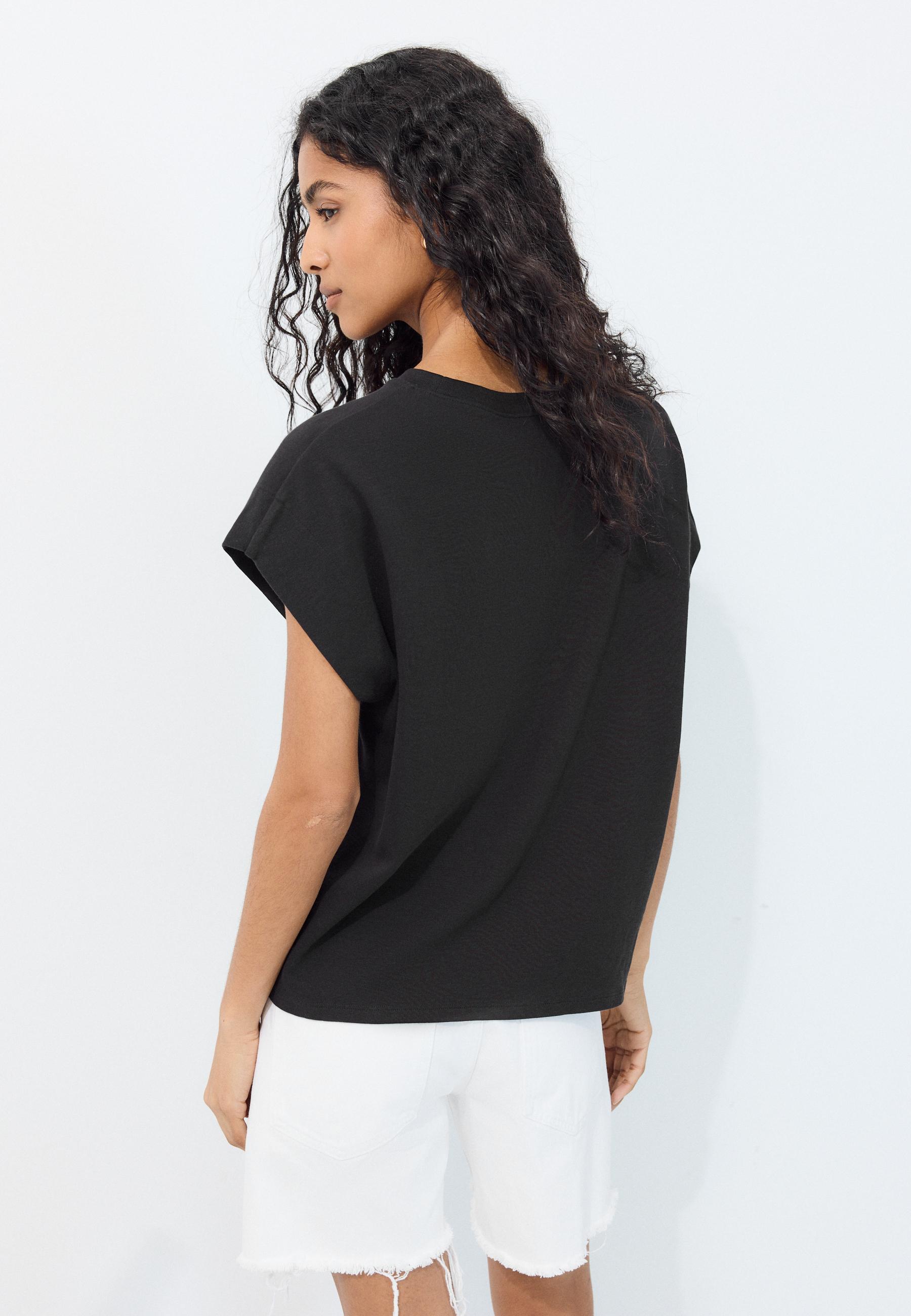 B06 Basic dropped-shoulder T-shirt — Black