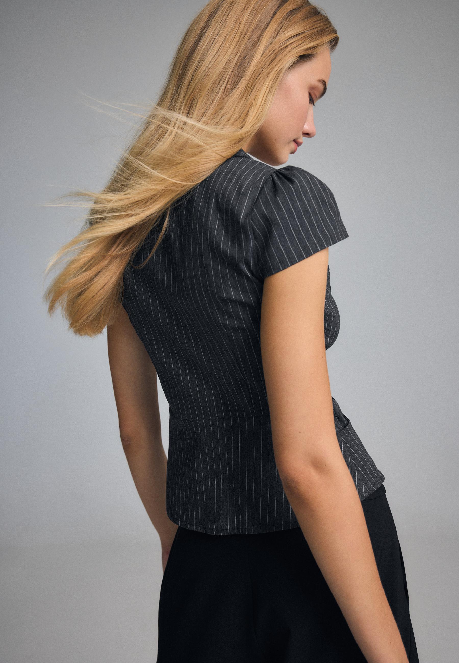 Short sleeve shirt with pockets — Dark grey