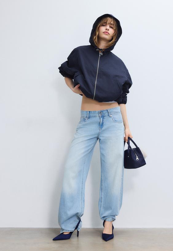 basic-jacke-aus-nylon-mit-kapuze