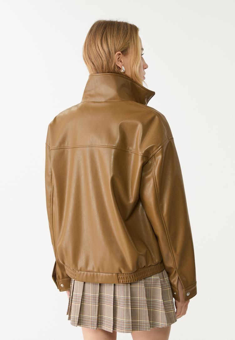 cazadora oversize efecto piel