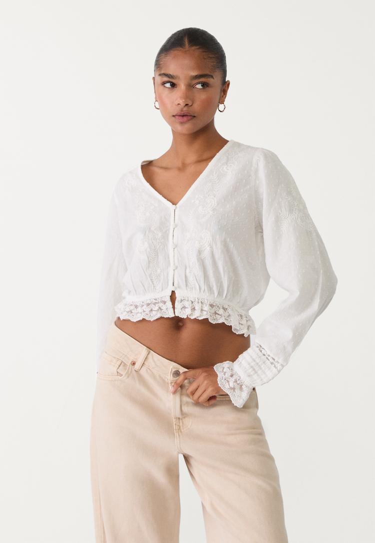 camisa bordados cropped encaje