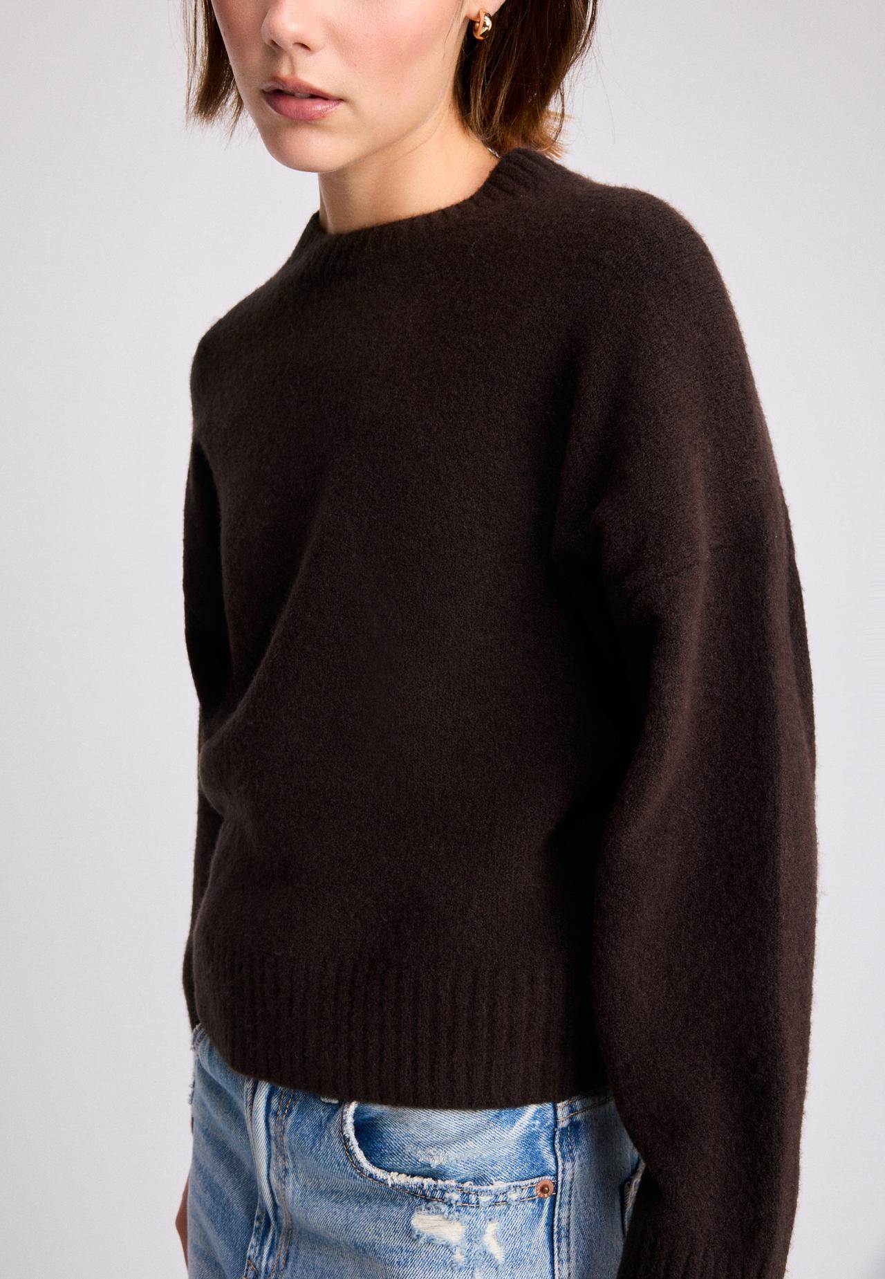 Soft-touch basic knit jumper — Brown