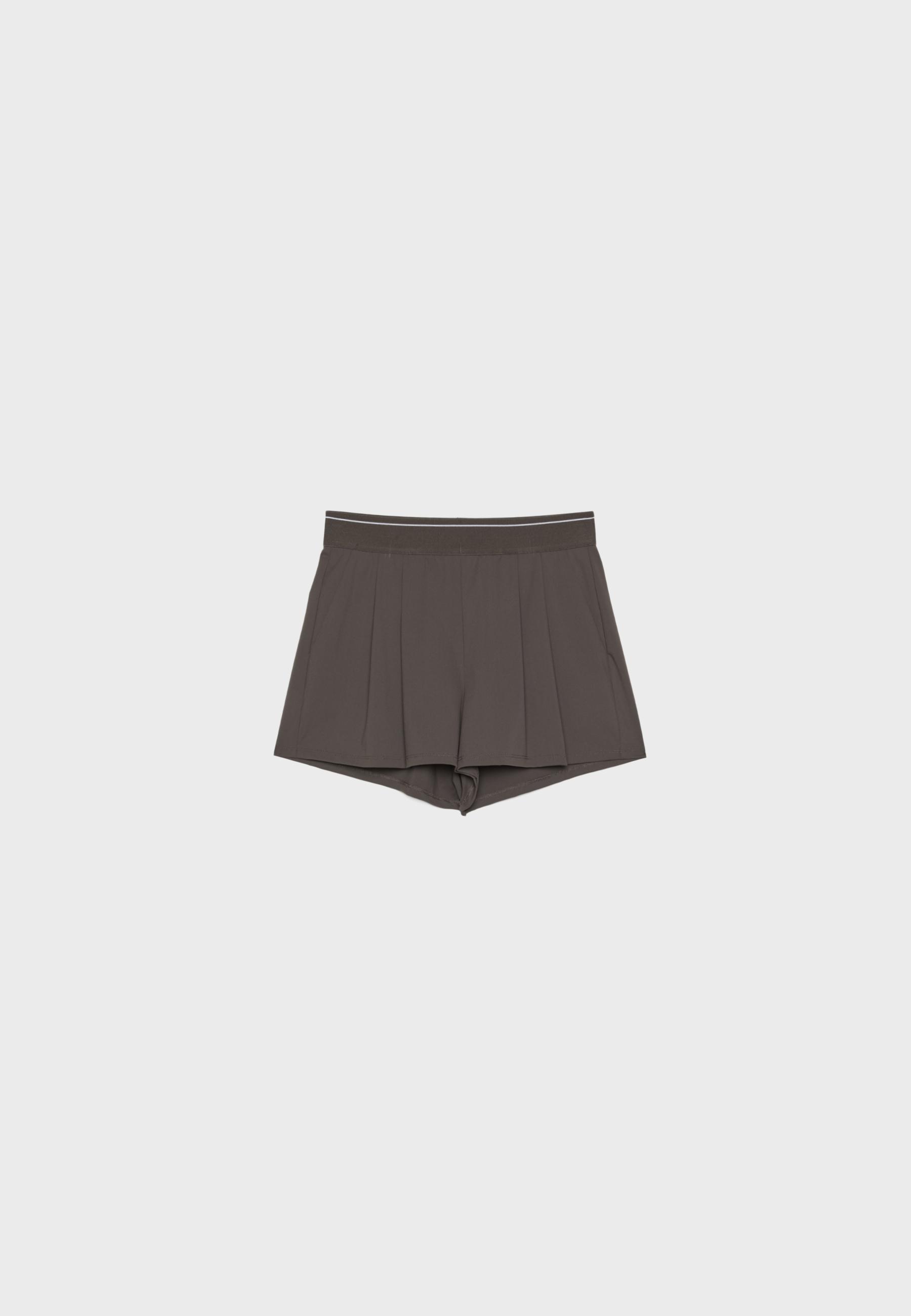 Smart shorts with elasticated waistband — Brown