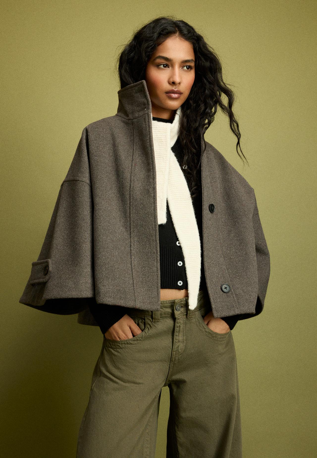 Triangular scarf — Ecru