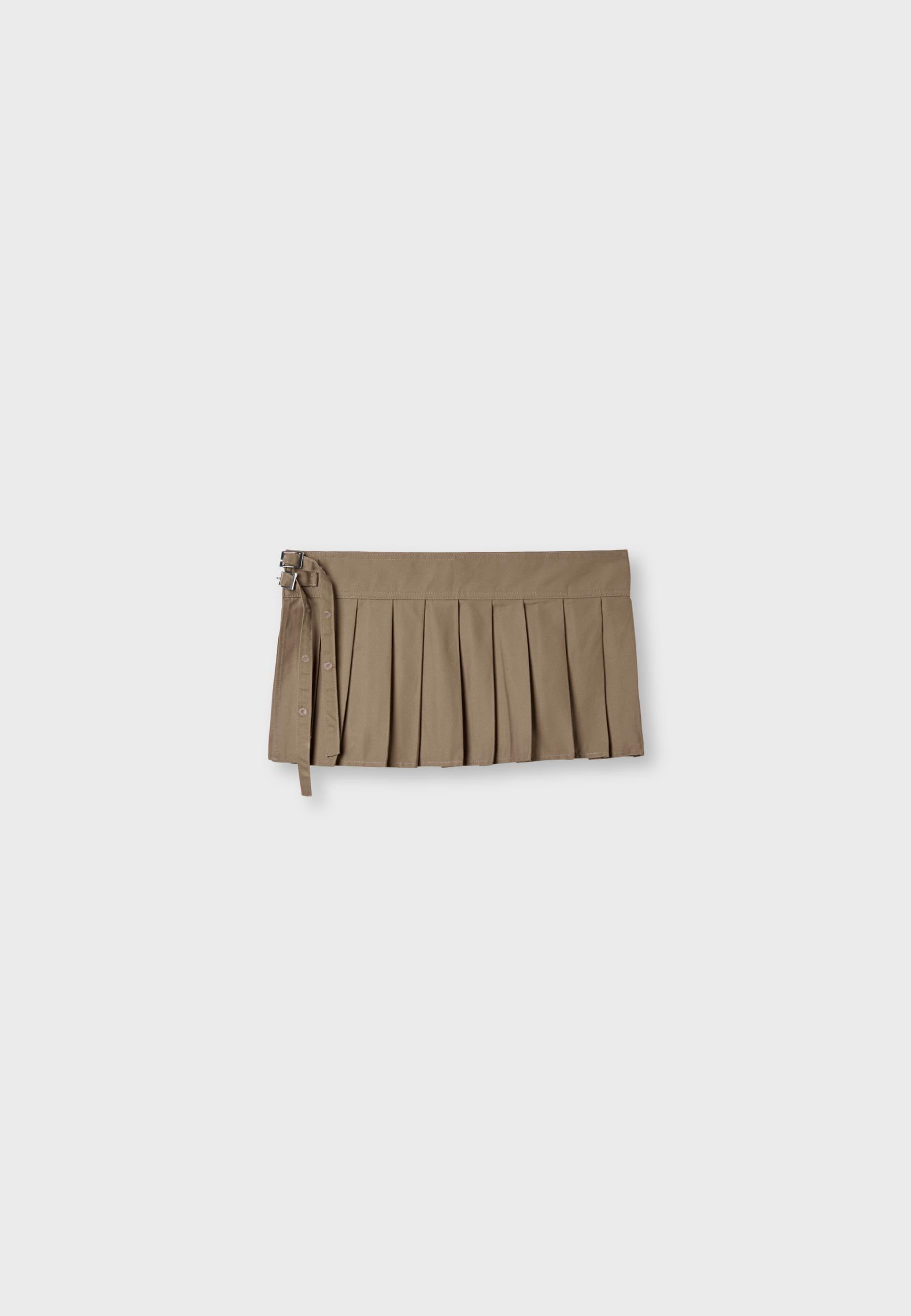 Pleated buckle belt — Khaki