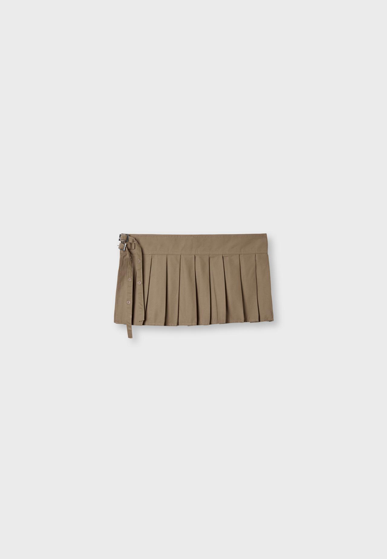 Pleated buckle belt — Khaki