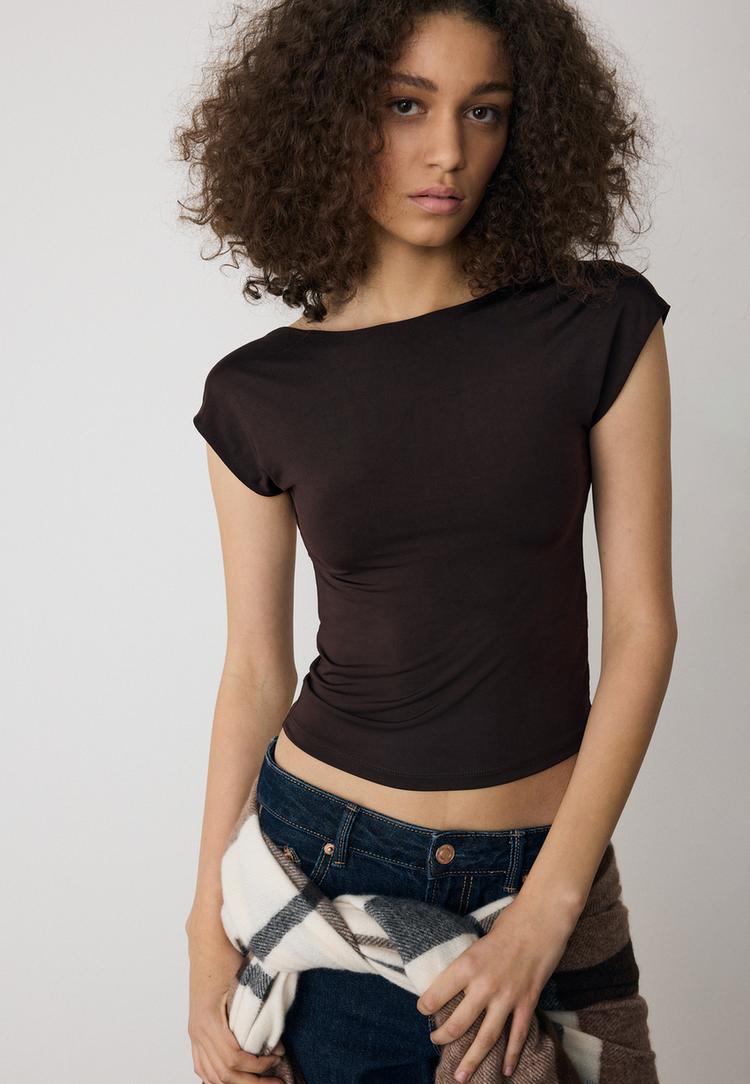 sırtı acık tisort