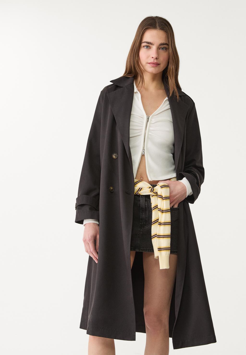 Langer, fließender Trenchcoat