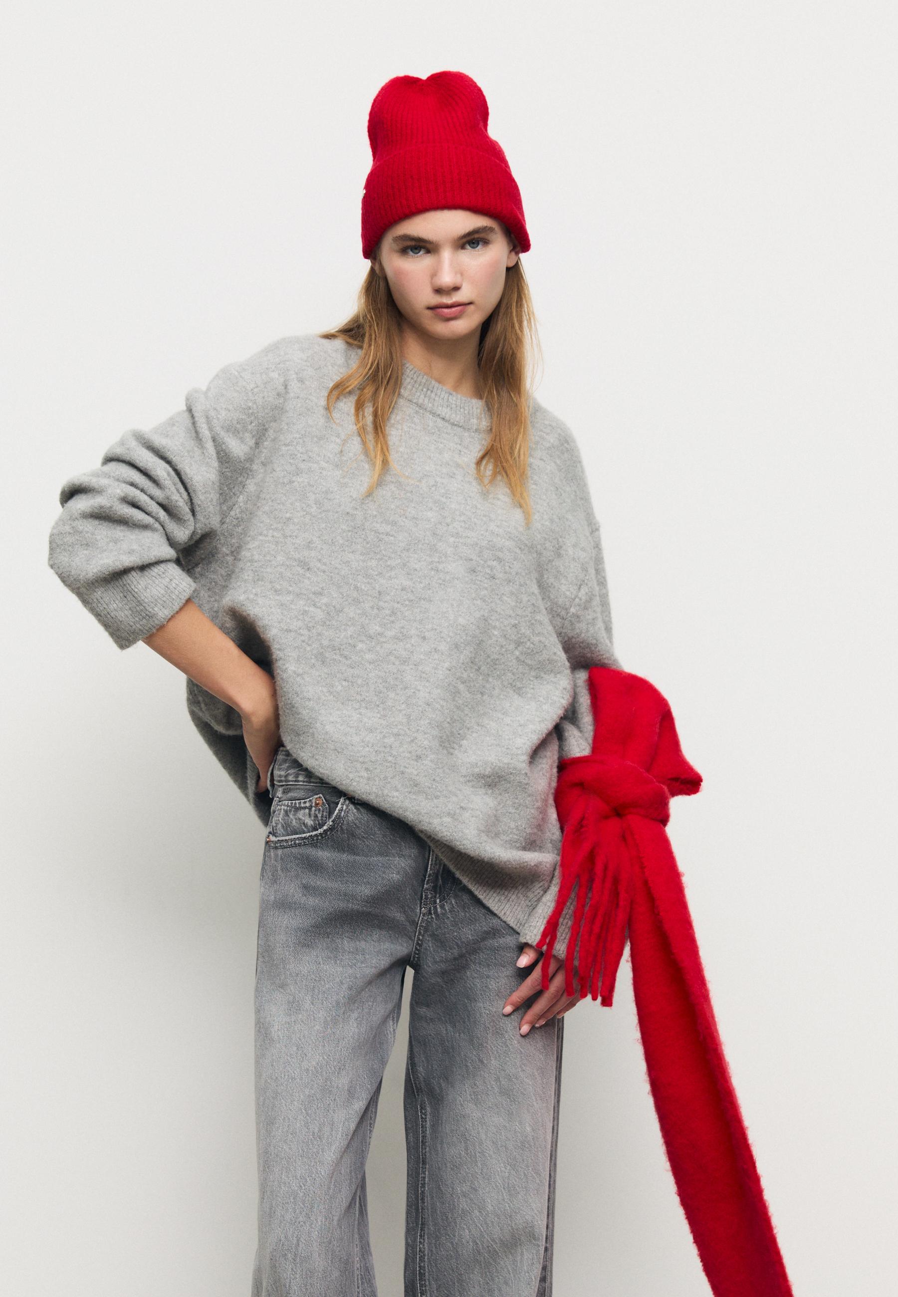 Basic beanie with plaque detail — Red