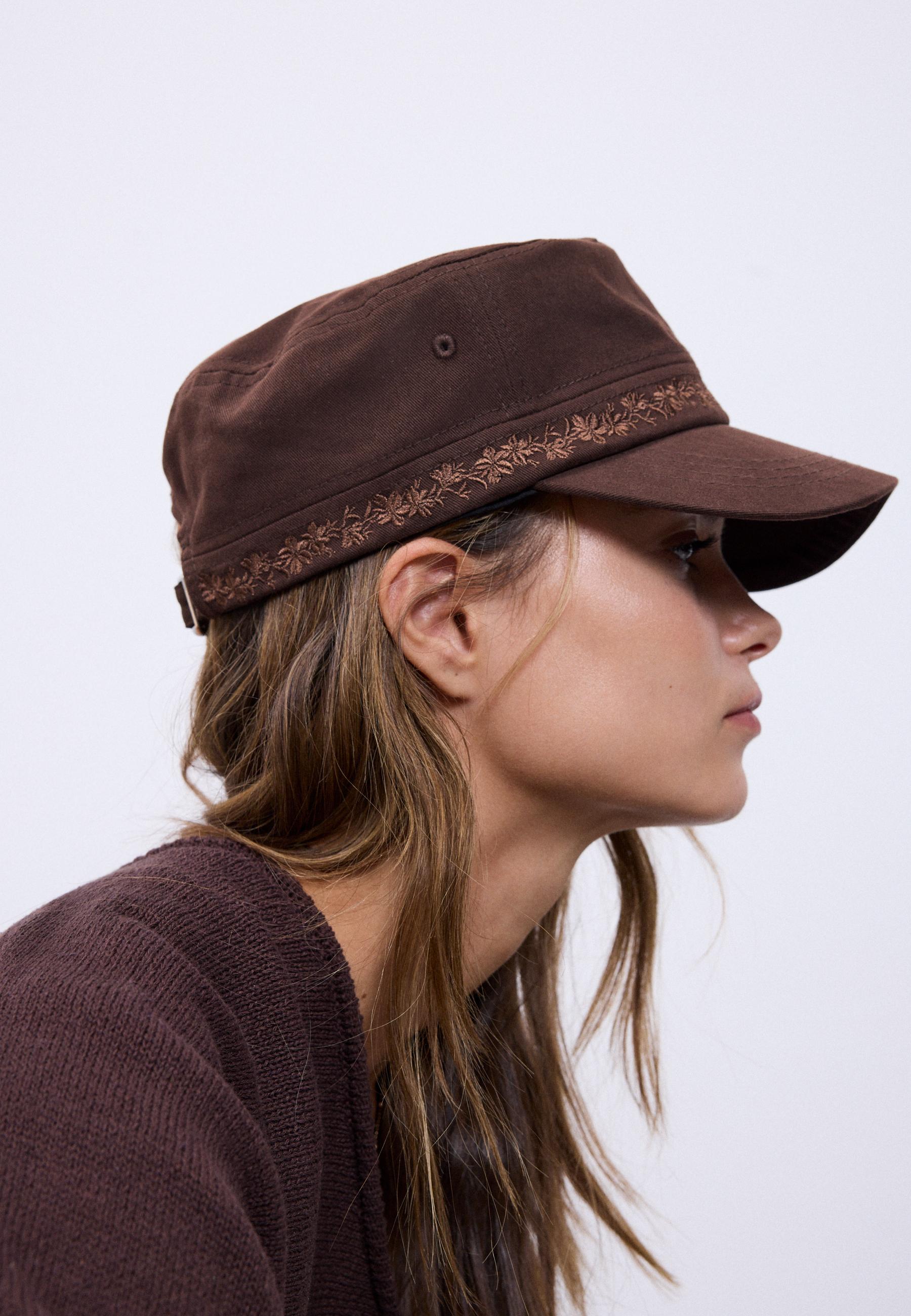 Embroidered cap - Women's fashion | Stradivarius Romania