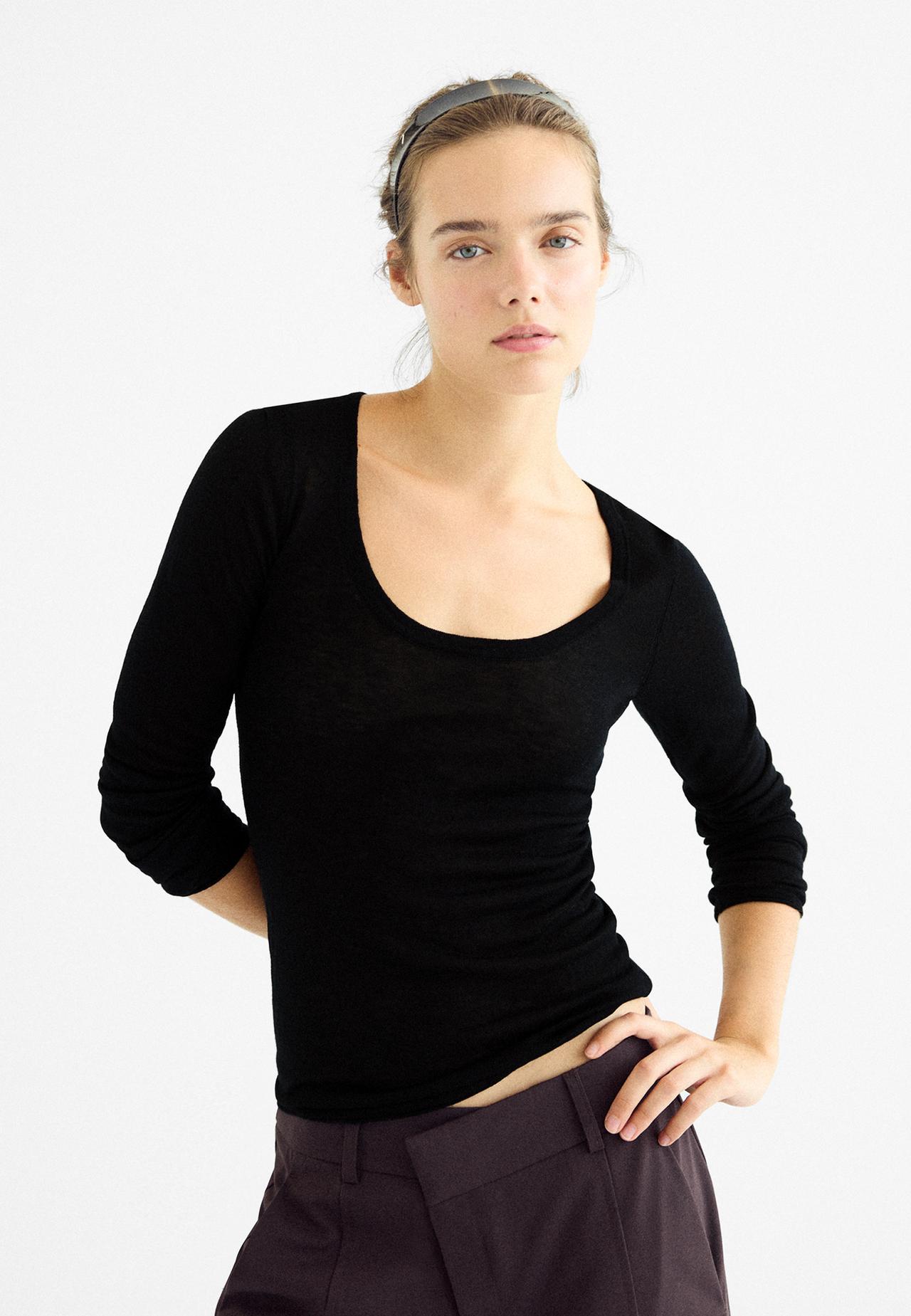 Basic wool and silk round neck jumper — Black