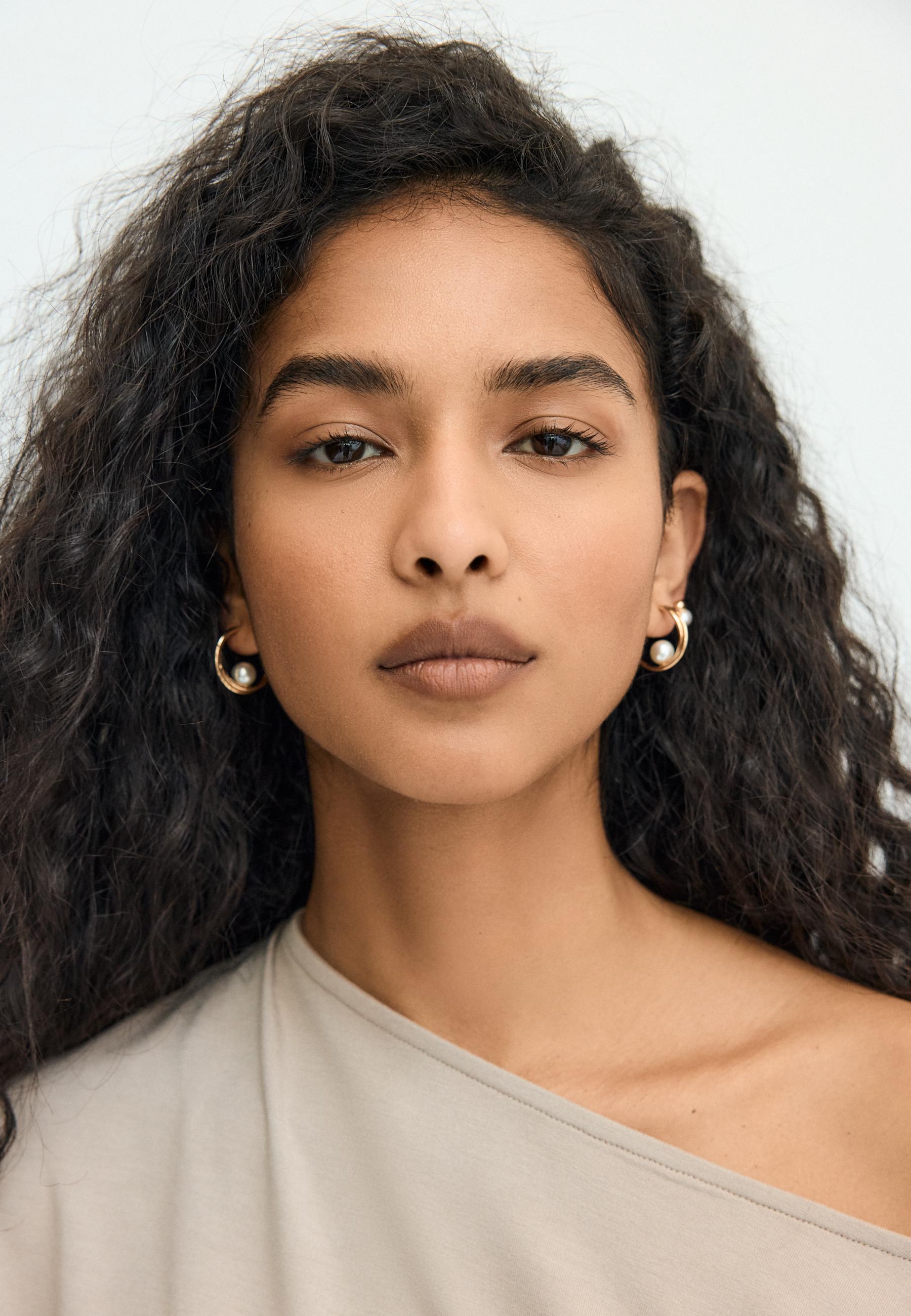 Multipack of 5 faux pearl earrings — Gold