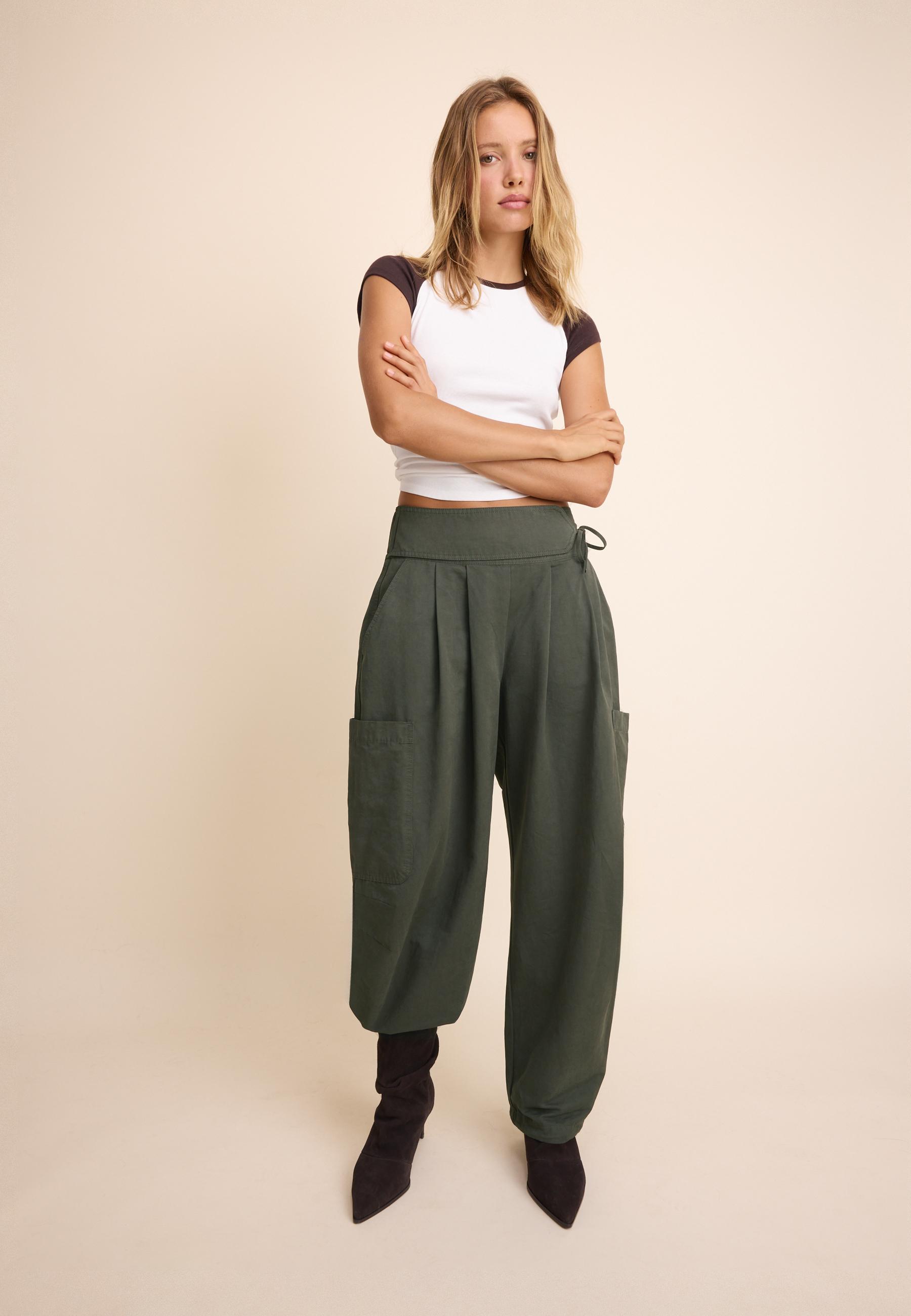 Voluminous cargo trousers with tie detail waist — 0-526