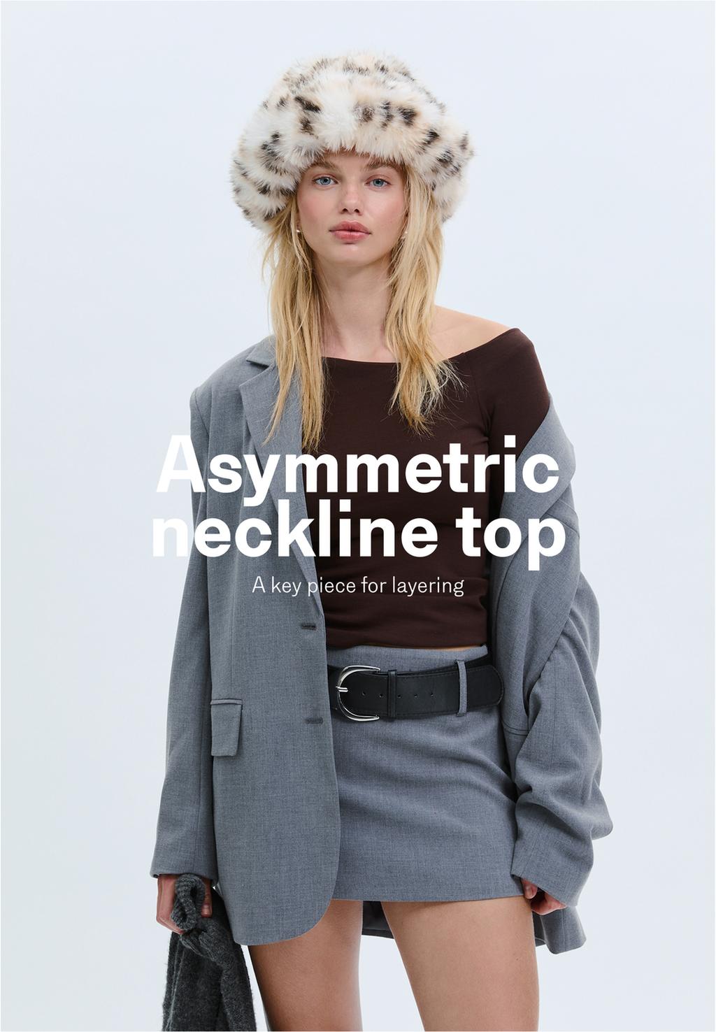 T-shirt met asymmetrische halslijn