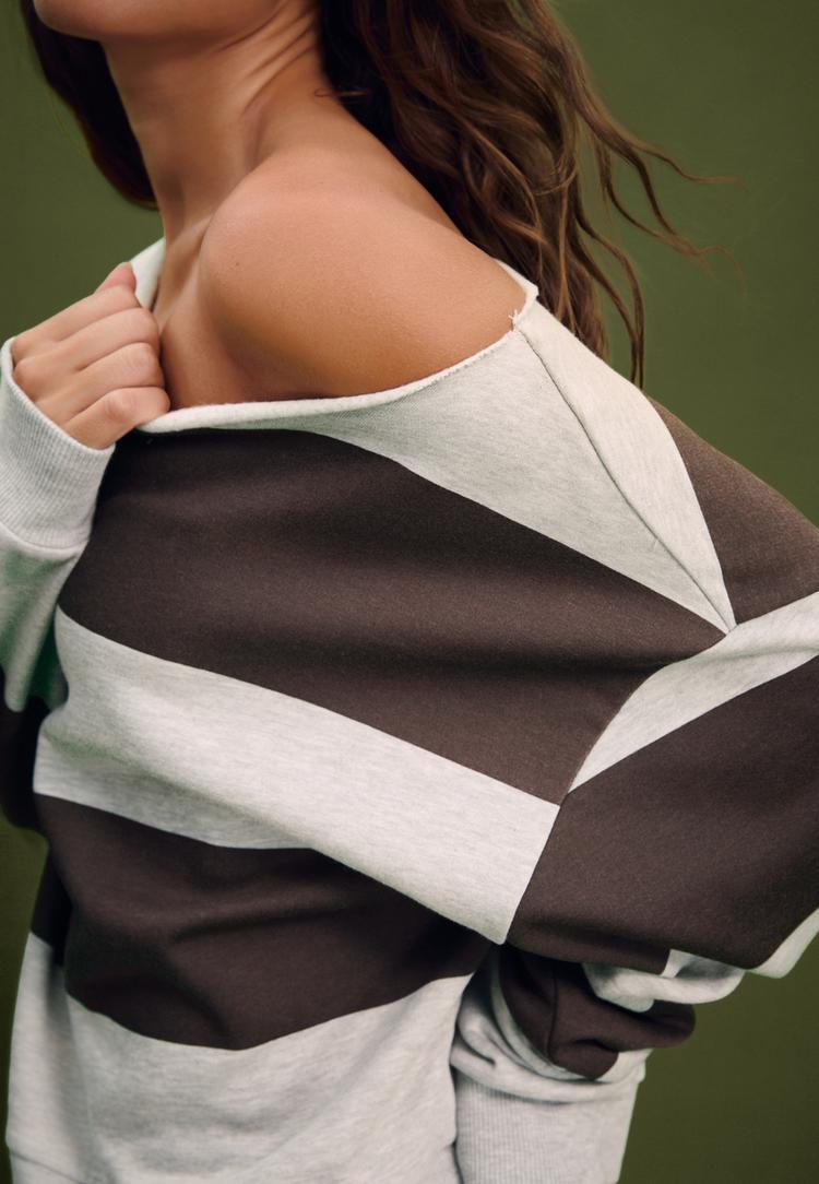 sudadera basica cuello asimetrico