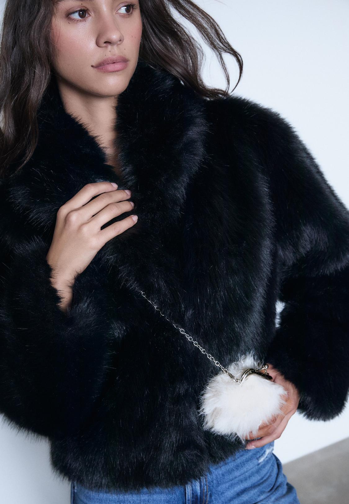 Sac pochette en fausse fourrure Mode femme Stradivarius Algérie