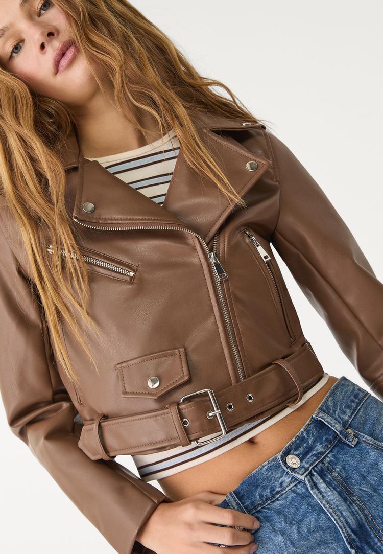 cazadora biker con cinturon efecto piel