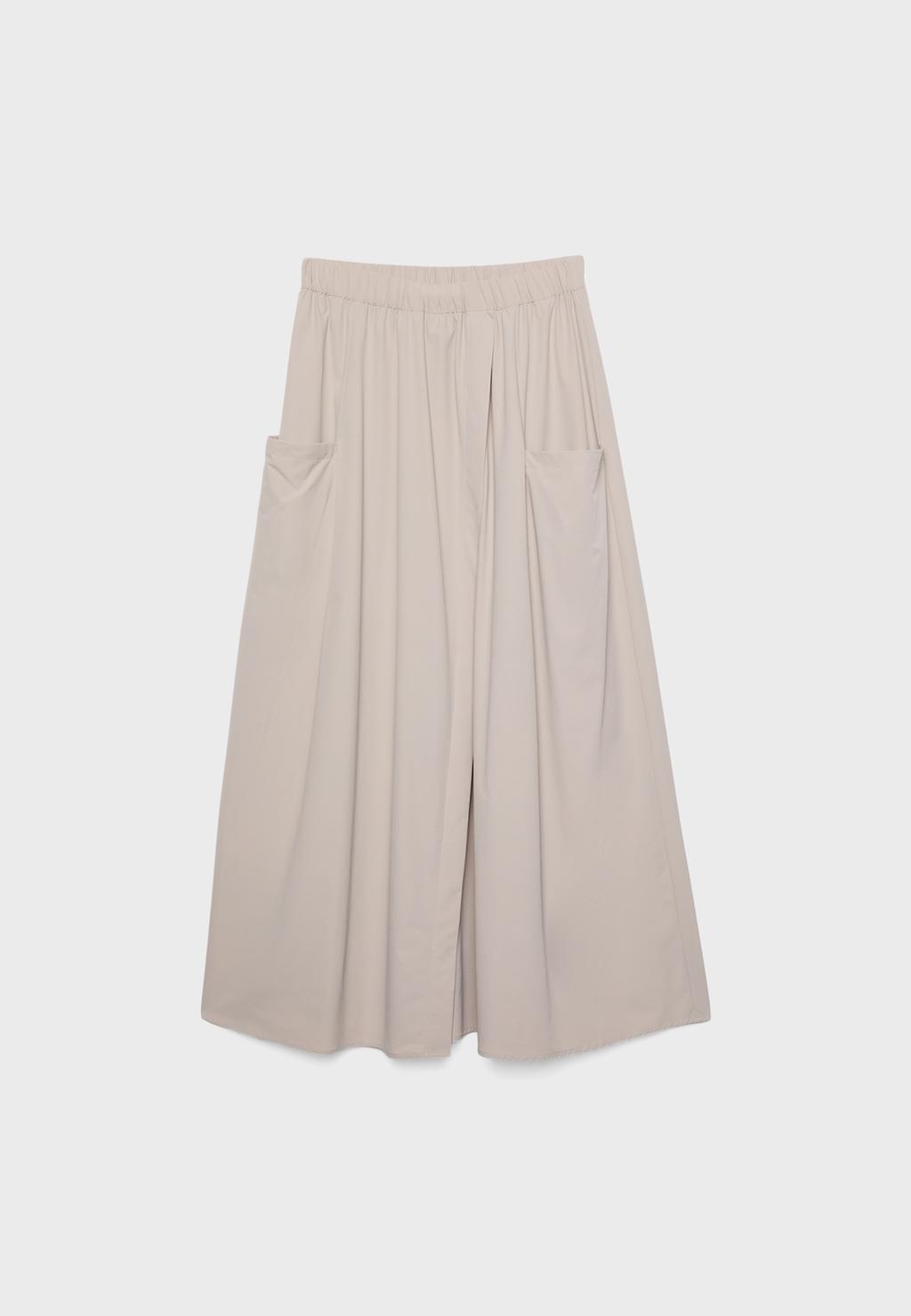 Loose-fitting midi skirt with pockets