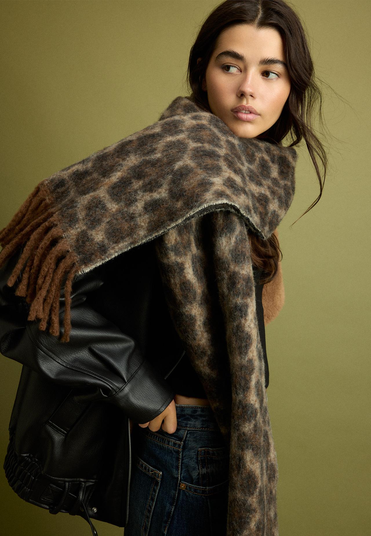 Printed scarf — Pale camel